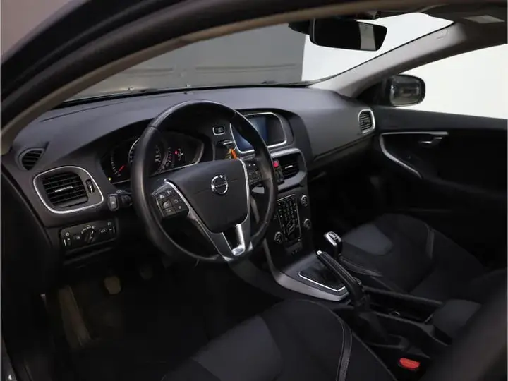 Volvo V40 2017 photo 2