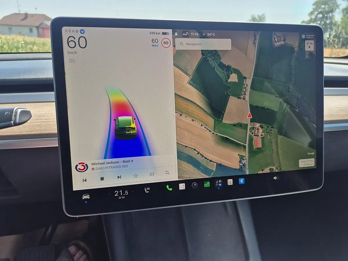 Tesla Model Y 2024 photo 3