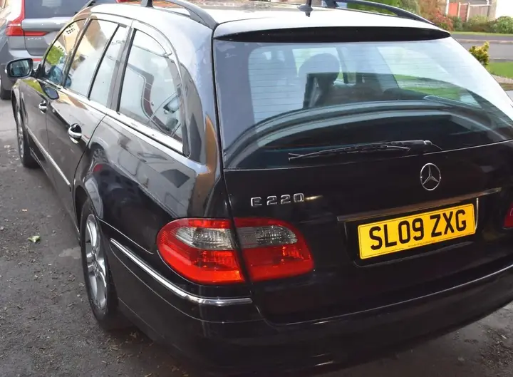 Mercedes-Benz E-Class 2009 photo 4