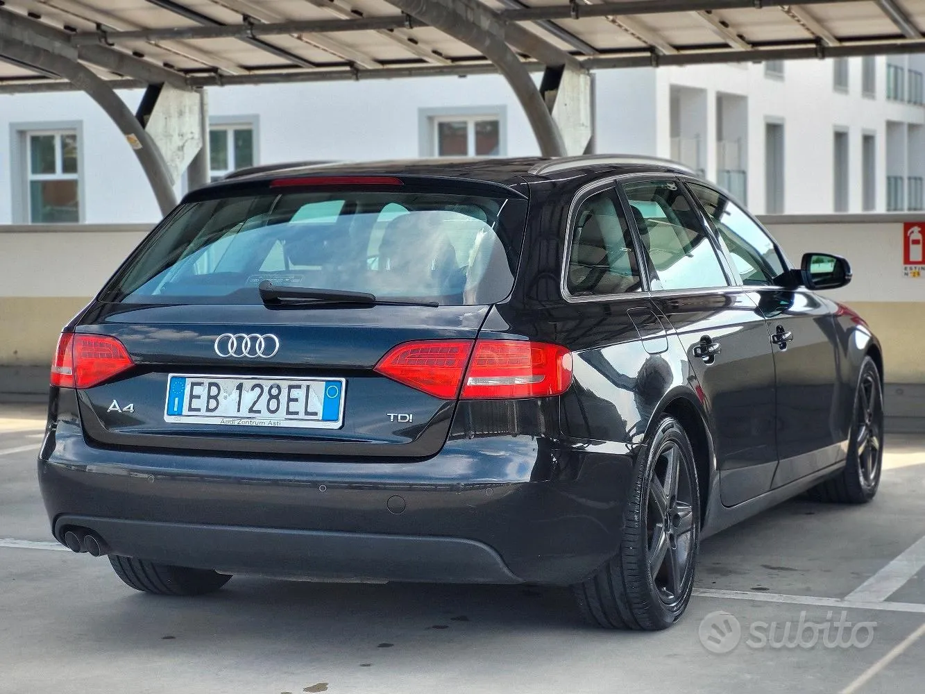 Audi A4 2011 photo 4