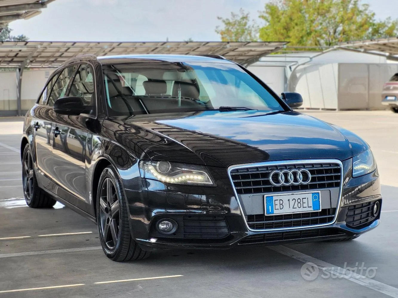 Audi A4 2011 photo 2