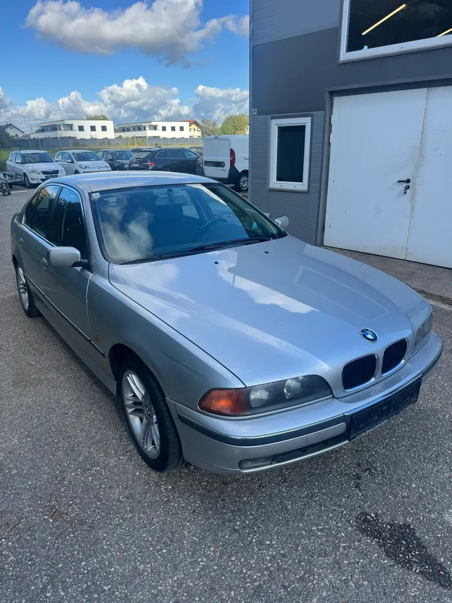 BMW 5 Series 2000 photo 2