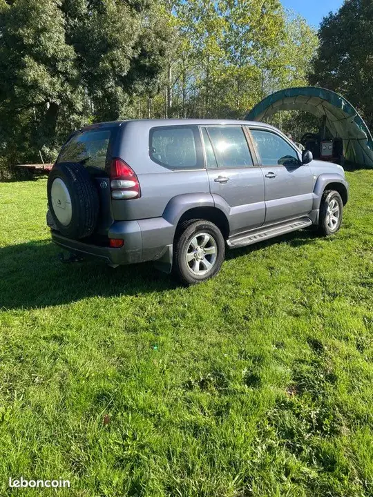 Toyota Land Cruiser 2005 photo 2