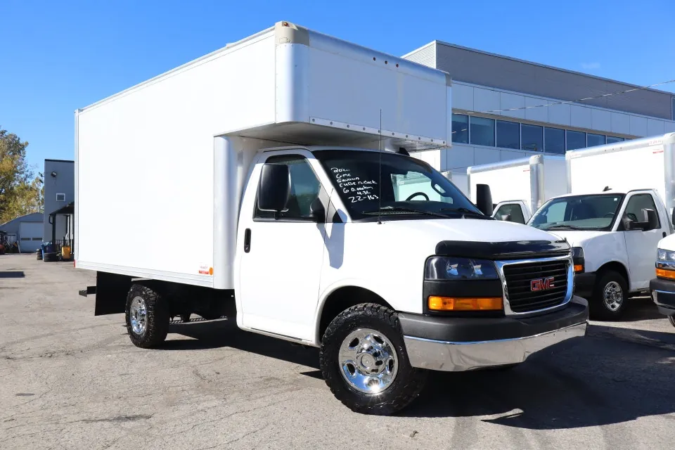 GMC Savana 2020 photo 2