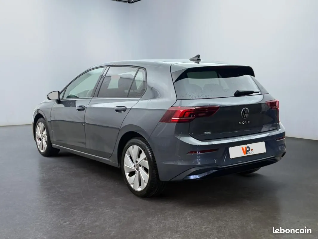 Volkswagen Golf 2024 photo 2
