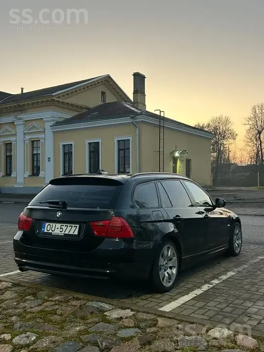 BMW 320 2010 photo 4