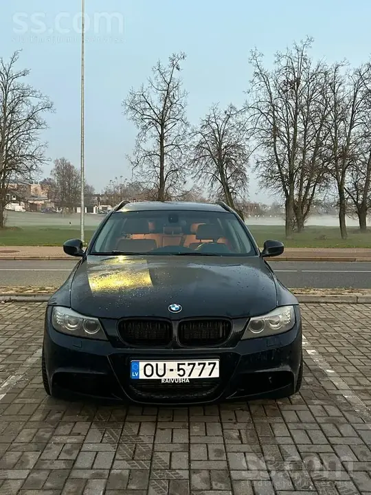BMW 320 2010 photo 2