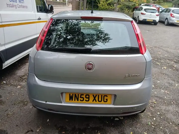 Fiat Grande Punto 2009 photo 2