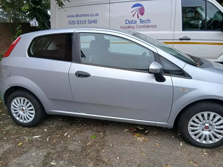 Fiat Grande Punto 2009 photo 3