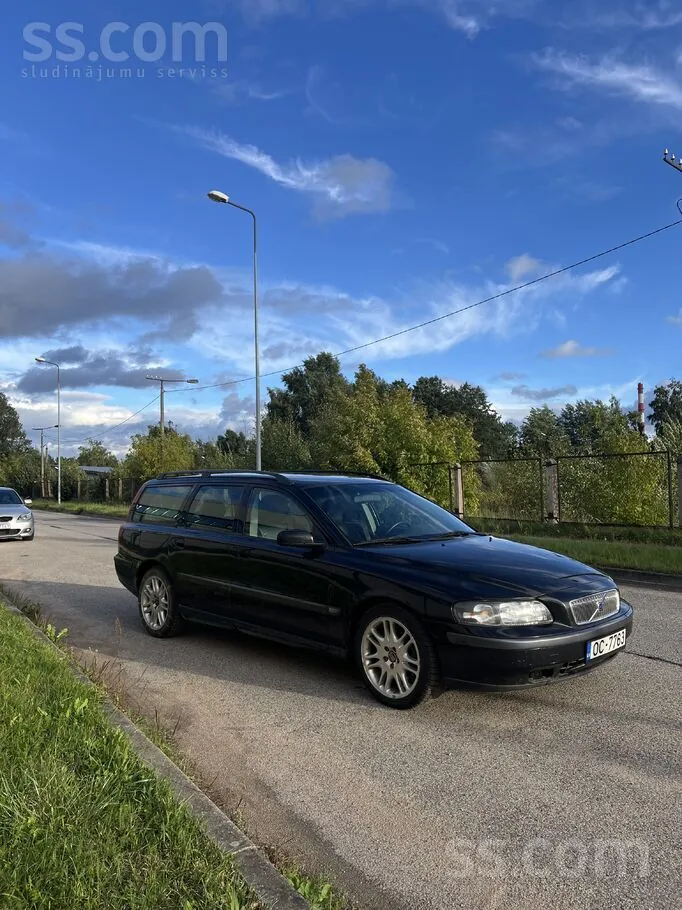 Volvo V70 2004 photo 2