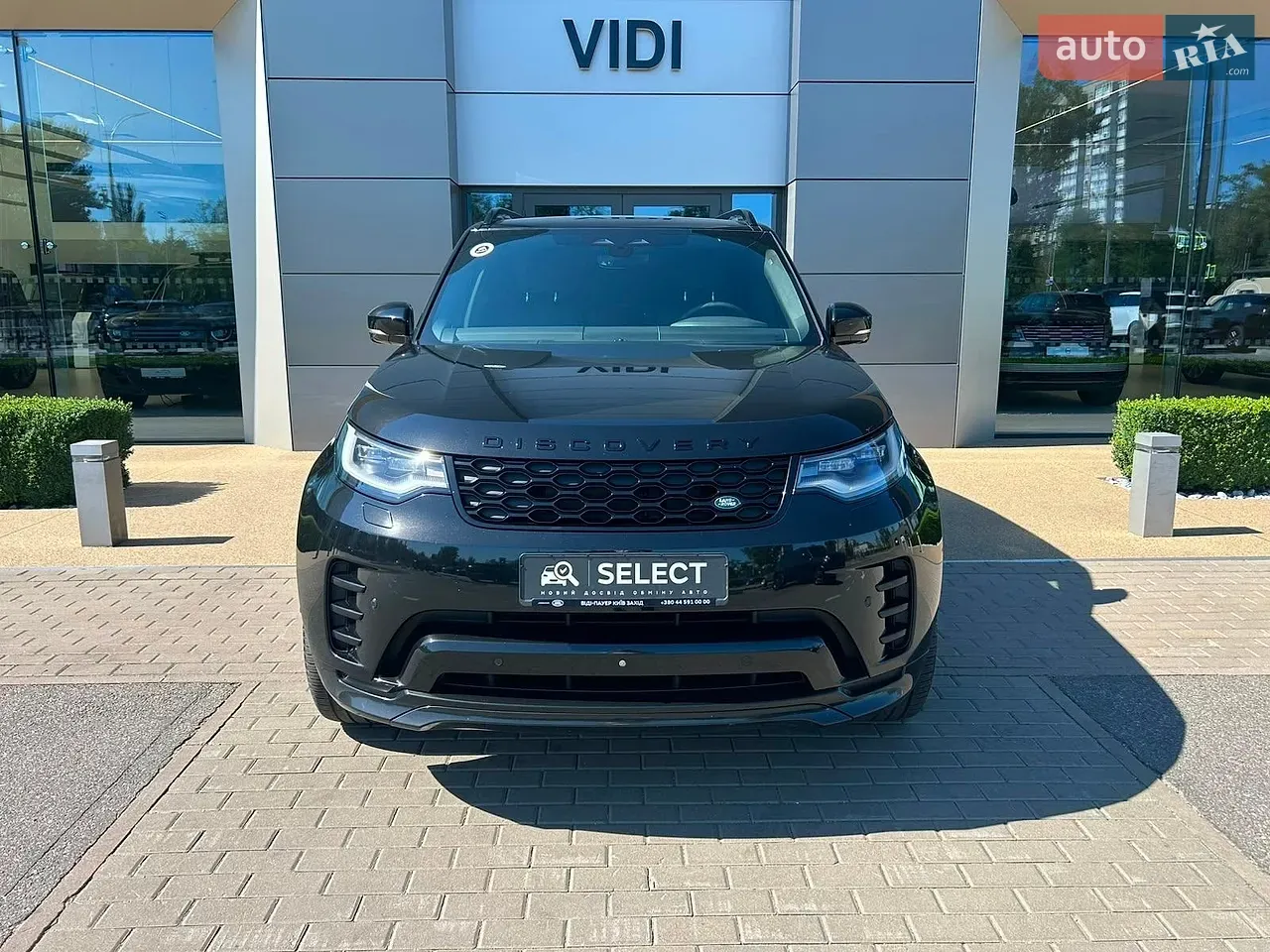 Land Rover Discovery 2023 photo 2
