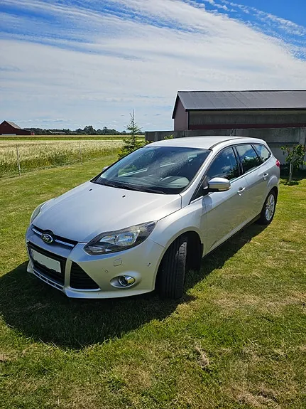 Ford Focus 2013 photo 2