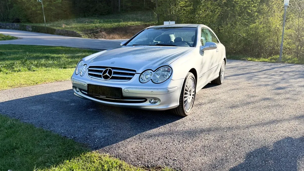 Mercedes-Benz Clk-Class 2004 photo 2