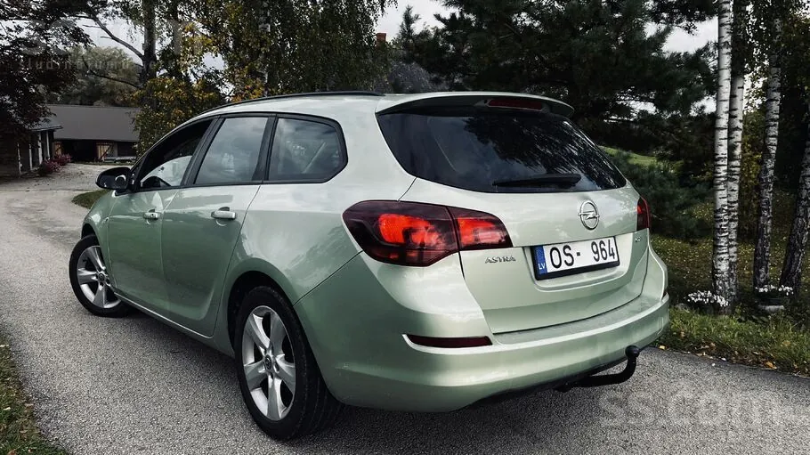 Opel Astra 2011 photo 4