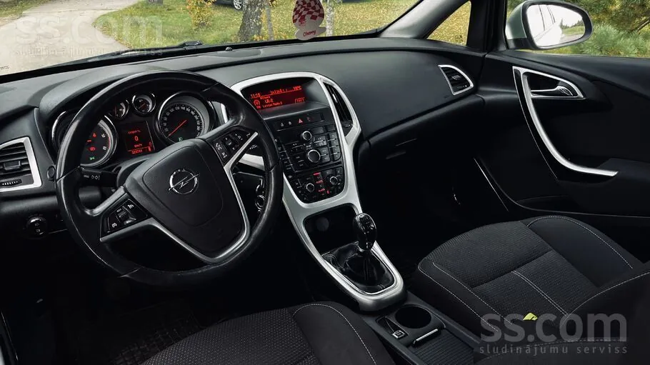 Opel Astra 2011 photo 5