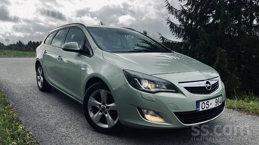 Opel Astra 2011 photo 3