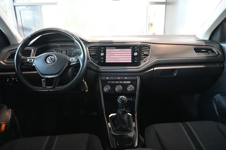 Volkswagen T-Roc 2018 photo 2