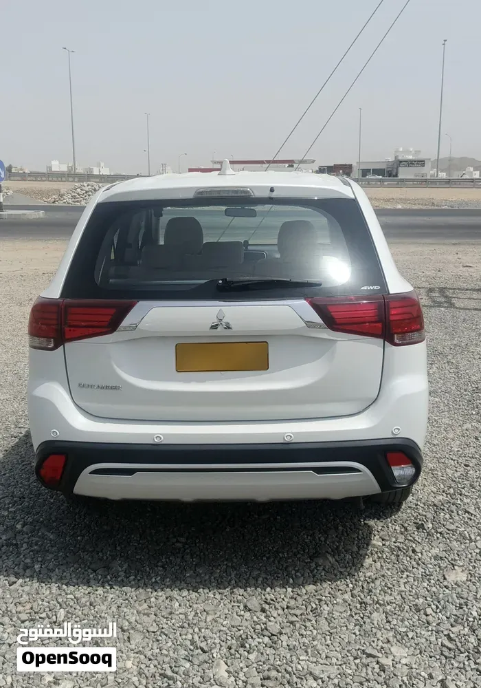 Mitsubishi Outlander 2023 photo 2