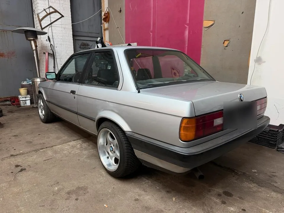BMW E30