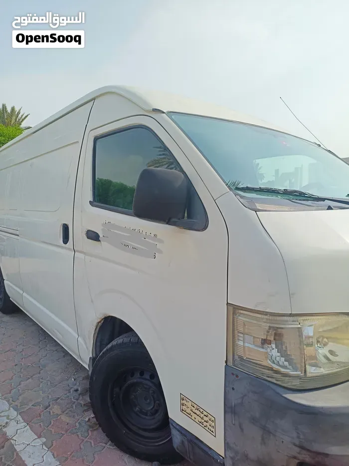 Toyota Hiace 2013 photo 3