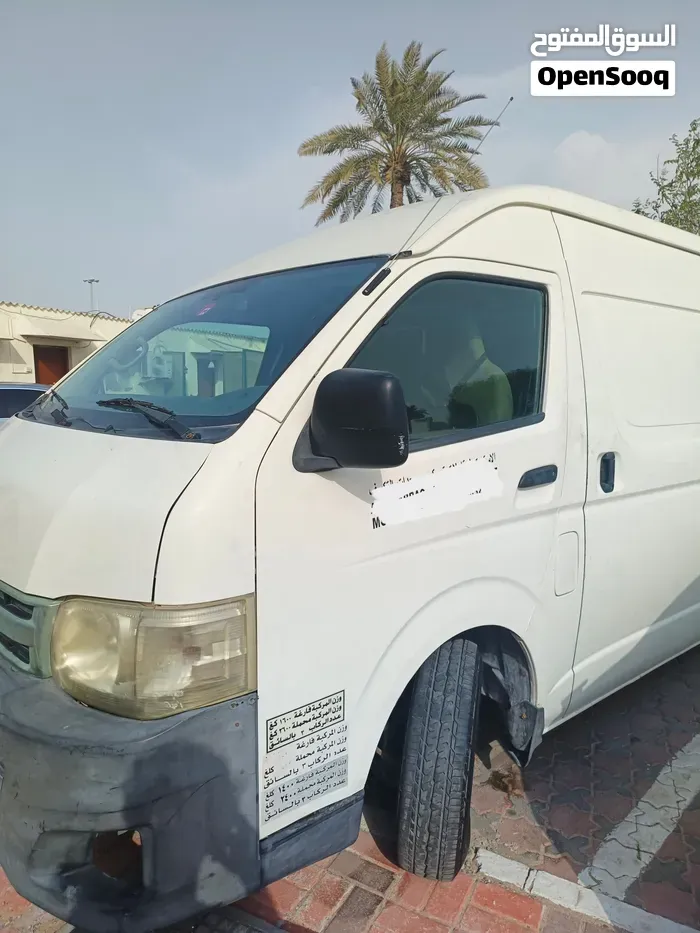 Toyota Hiace 2013 photo 2