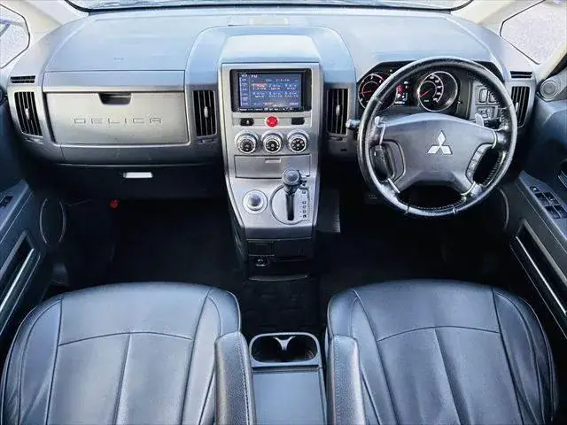 Mitsubishi Delica D 2014 photo 3