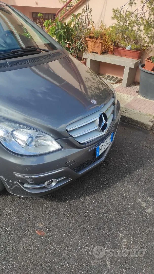 Mercedes-Benz B 2011 photo 4