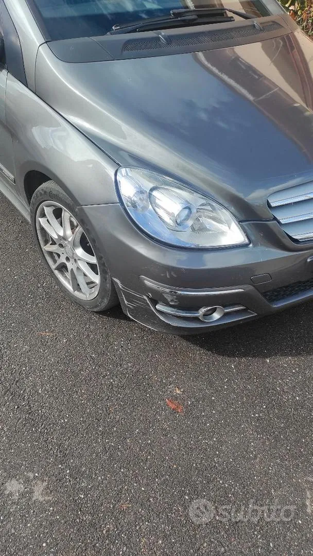 Mercedes-Benz B 2011 photo 5