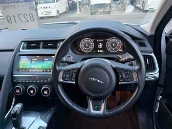 Jaguar E-Pace 2020 photo 4