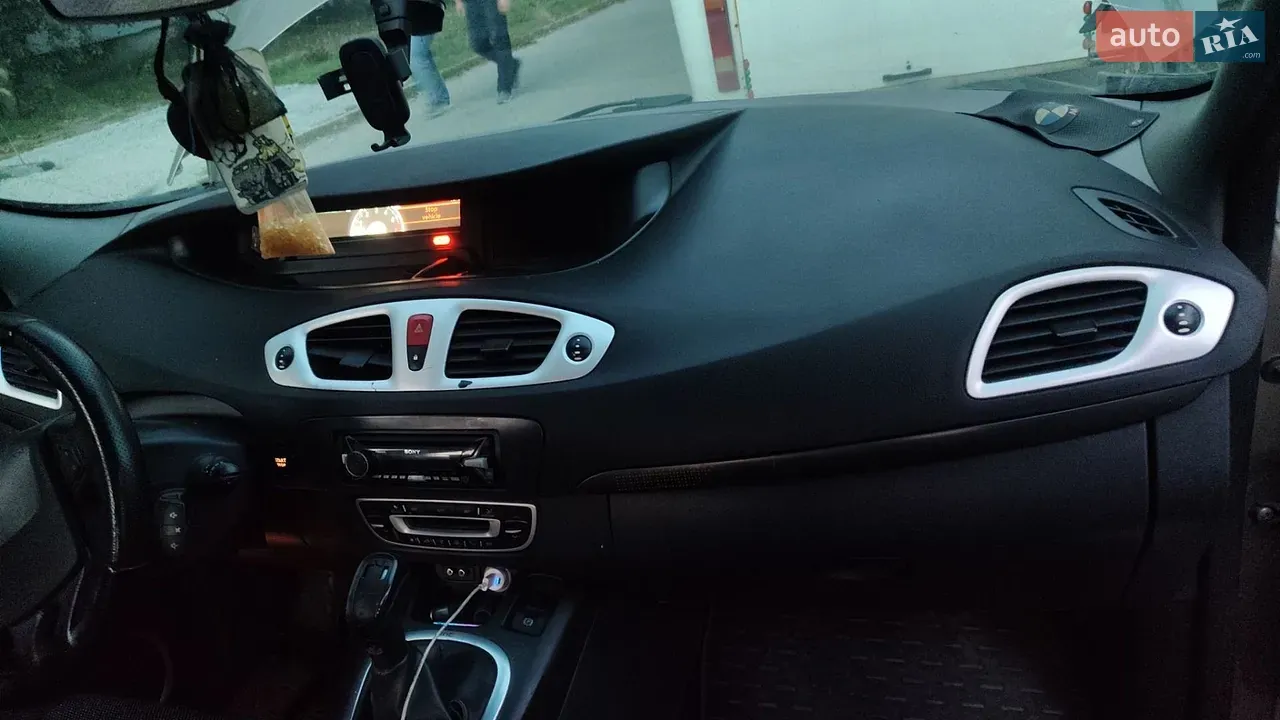 Renault Scenic 2010 photo 2
