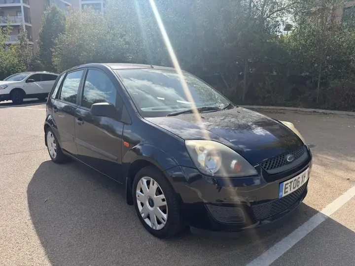 Ford Fiesta 2006 photo 2