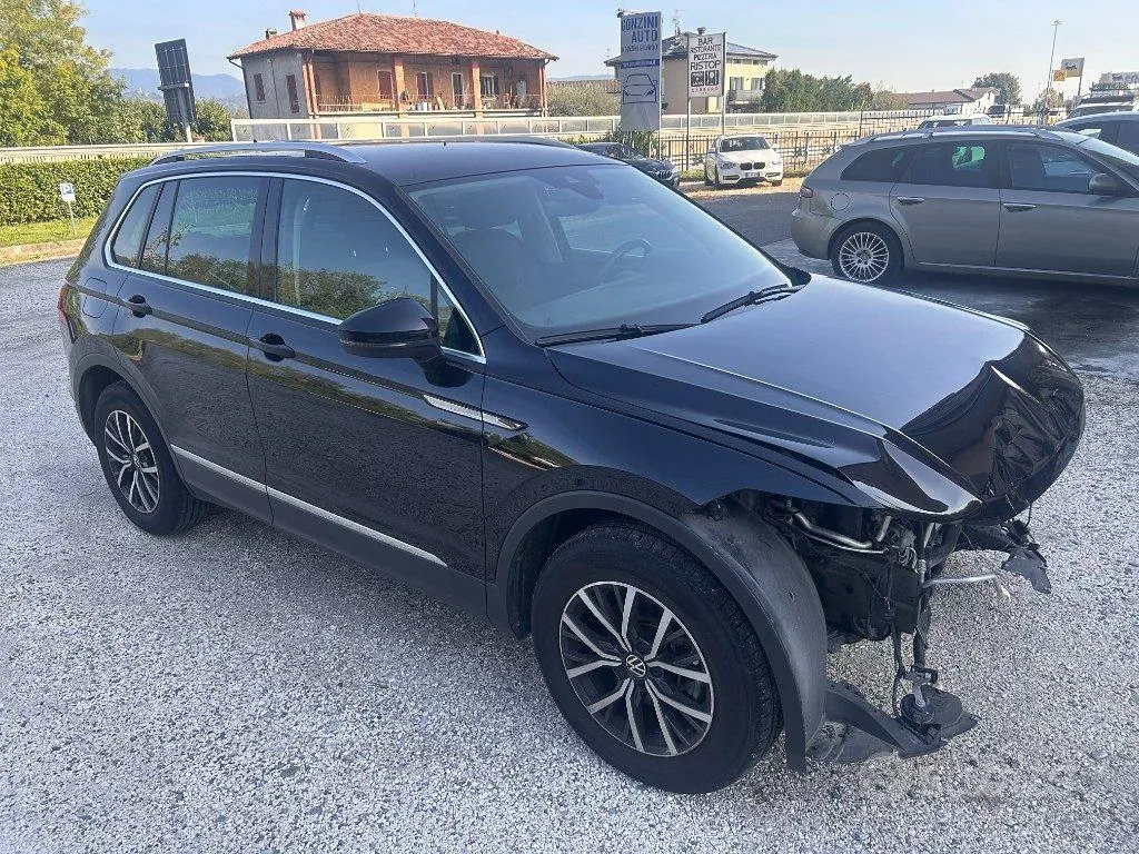 Volkswagen Tiguan 2022 photo 2