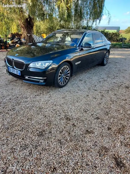 BMW 7 Series 2012 photo 2