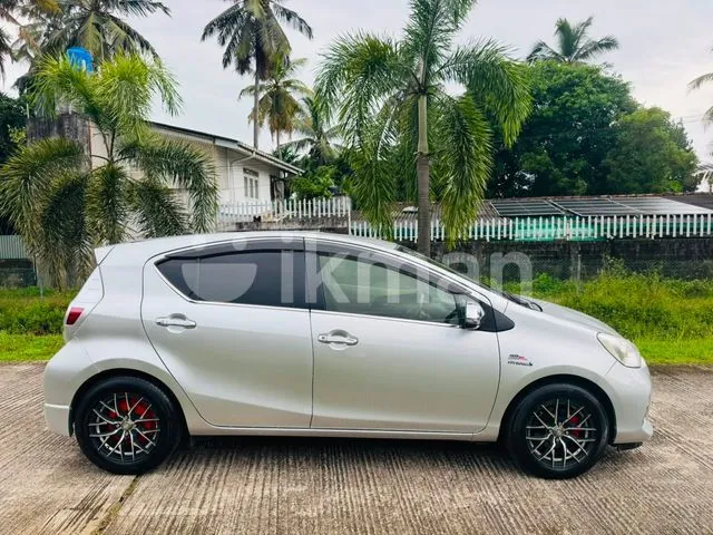 Toyota Aqua 2013 photo 4