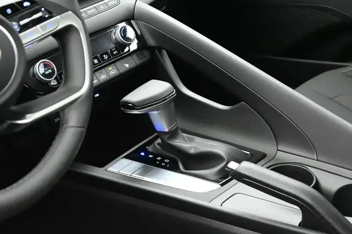 Hyundai Elantra 2026 photo 2