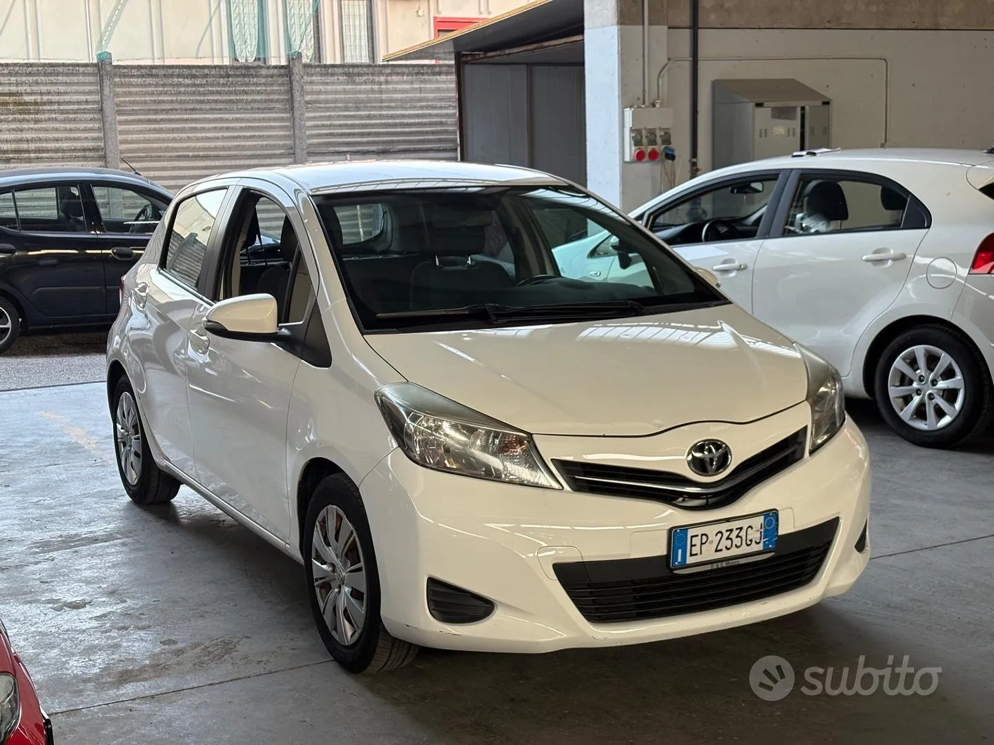 Toyota Yaris 2012 photo 3