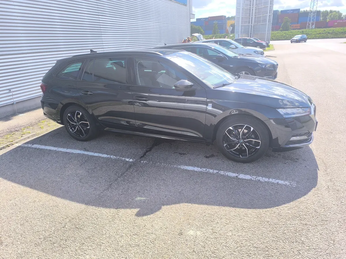 Skoda Octavia 2023 photo 2
