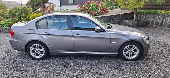 BMW 318D 2011 photo 3