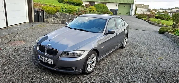 BMW 318D 2011 photo 2