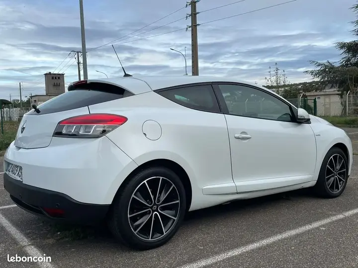 Renault Megane 2013 photo 2