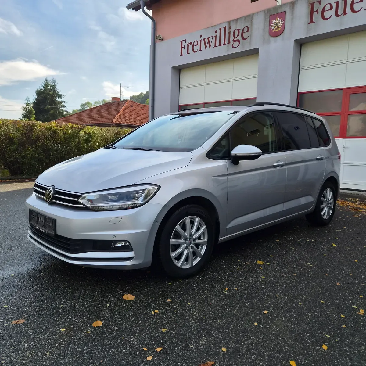Volkswagen Touran 2021 photo 2