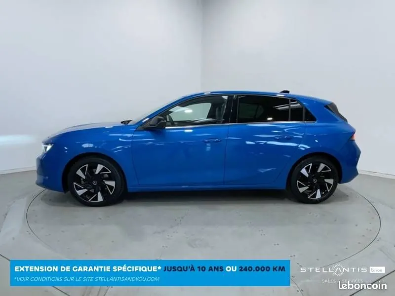 Opel Astra 2022 photo 2
