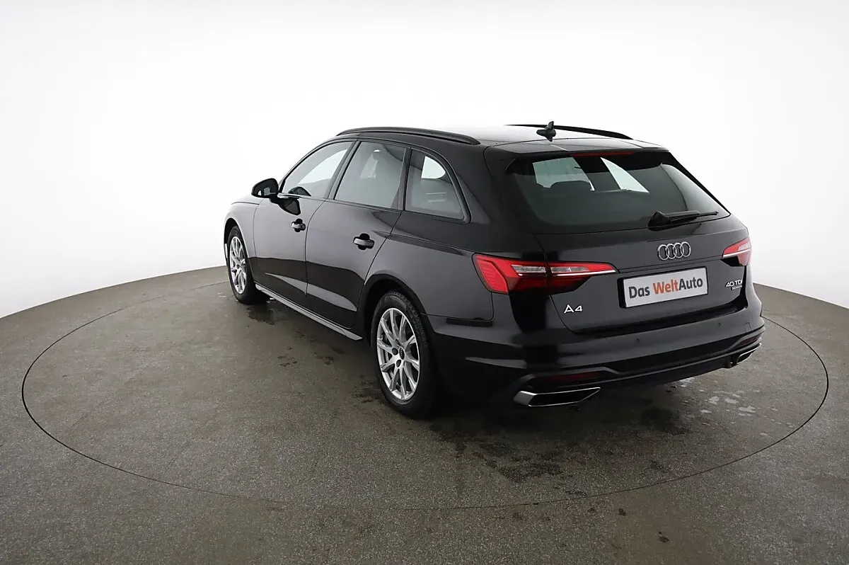 Audi A4 2022 photo 2