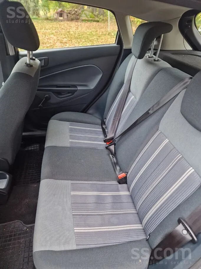 Ford Fiesta 2010 photo 3