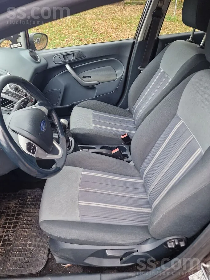 Ford Fiesta 2010 photo 4