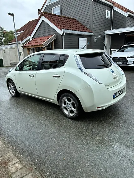 Nissan Leaf 2013 photo 4