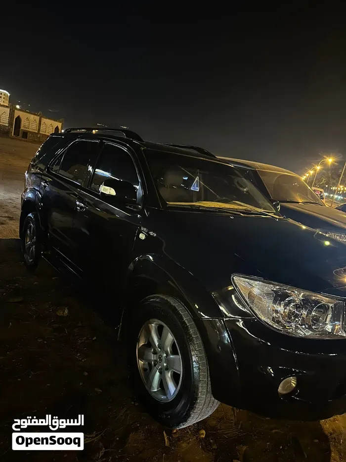 Toyota Fortuner 2011 photo 2