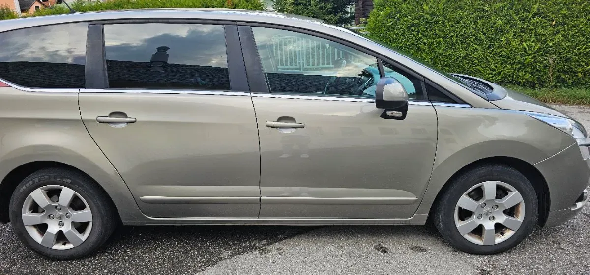Peugeot 5008 2010 photo 3