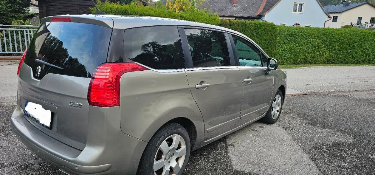 Peugeot 5008 2010 photo 2