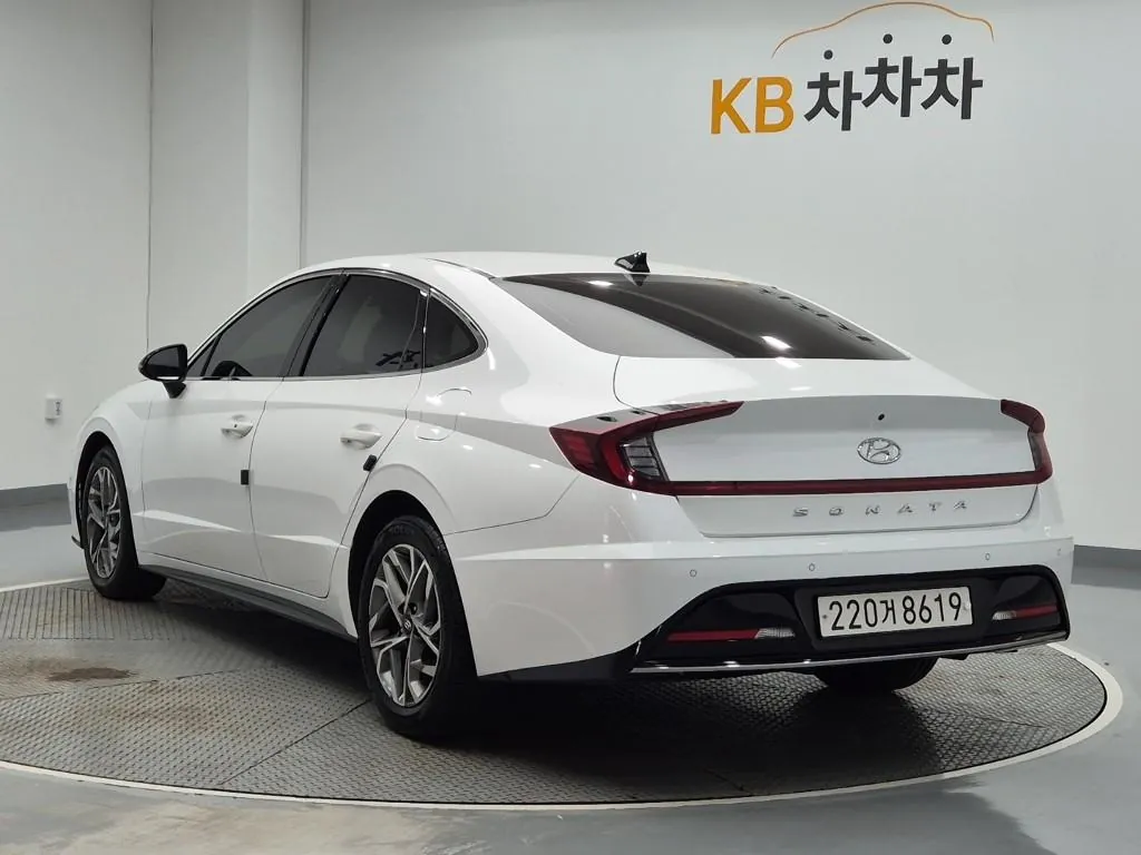 Hyundai Sonata 2022 photo 2